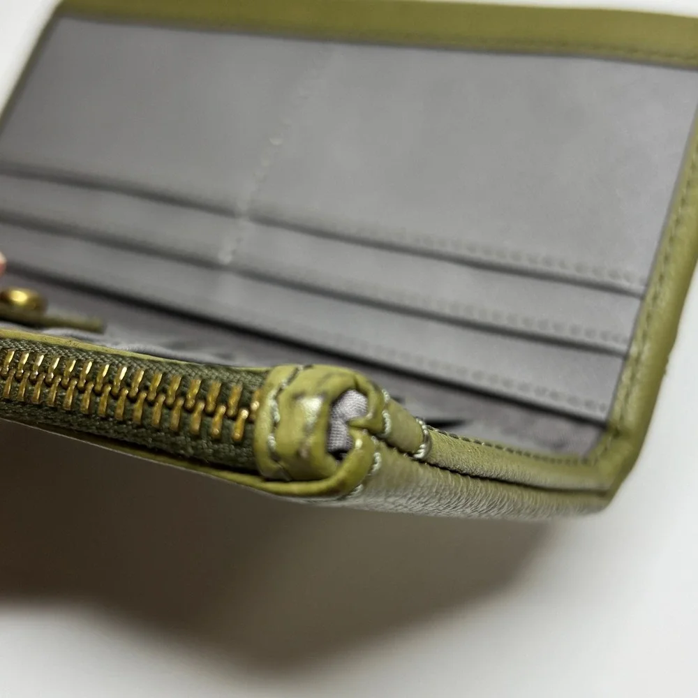 Fossil Women's Olive Green Pebbled Leather Zip Around Continental Wallet Clutch‎